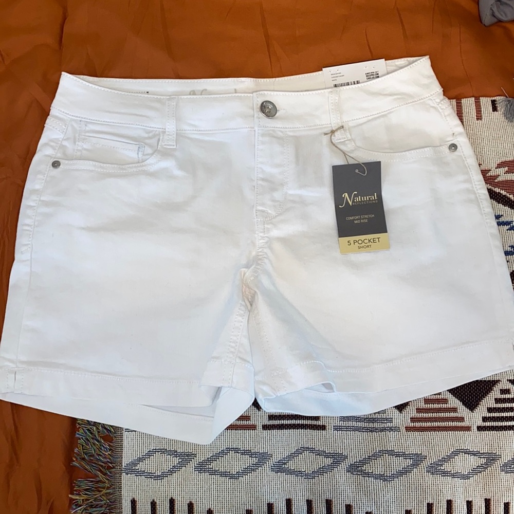 NWT Natural Reflections Shorts
